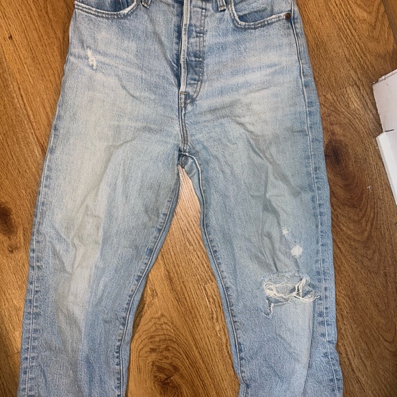 Levi’s Ribcage Straight Distressed Denim - Picture 3 of 7